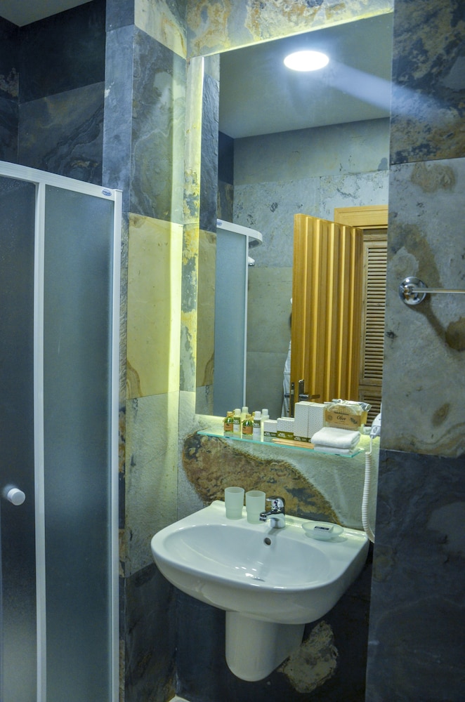 Shirvanshah Hotel 23/70