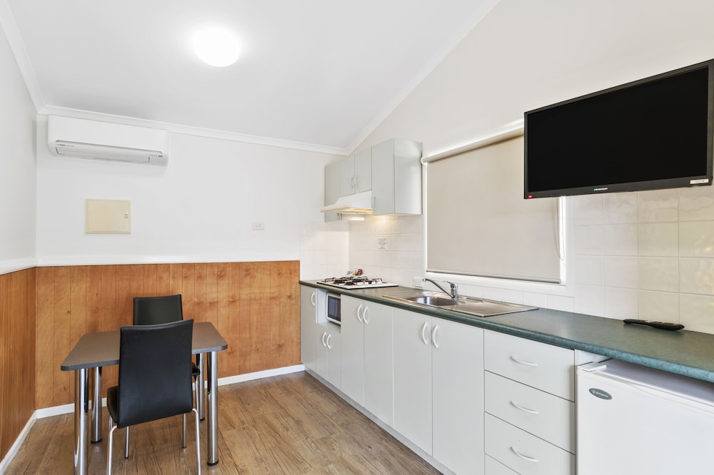 DISCOVERY PARKS - COOGEE BEACH 26/34