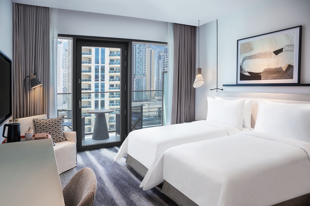 Vida Dubai Marina Yacht Club 26/68