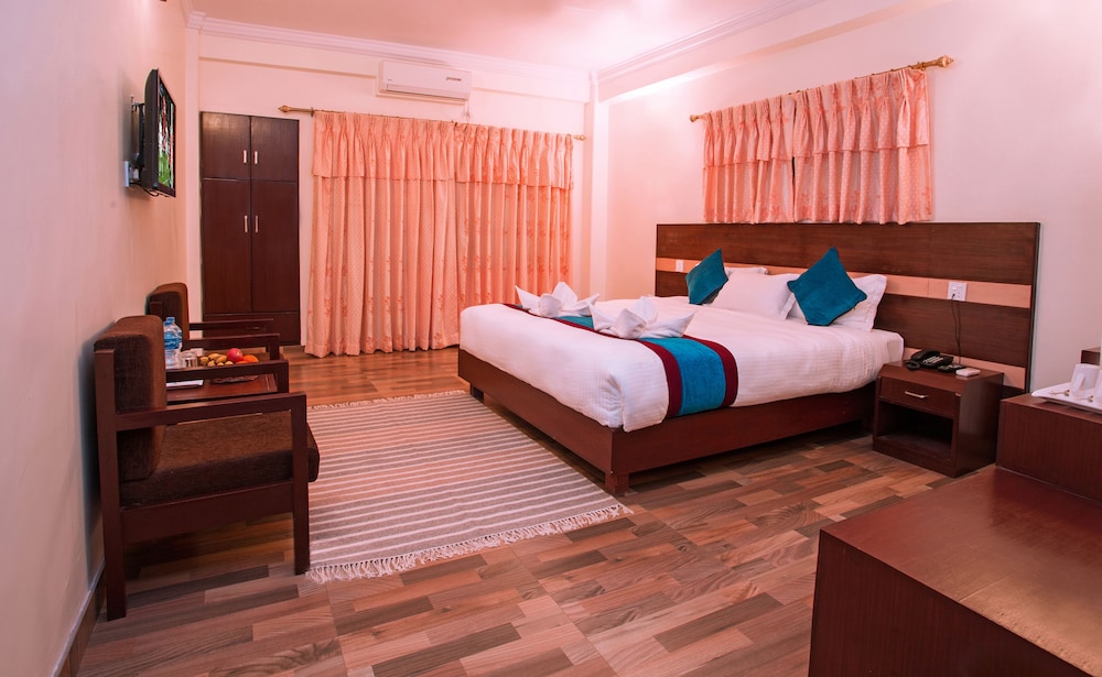 DELUXE, KING BED