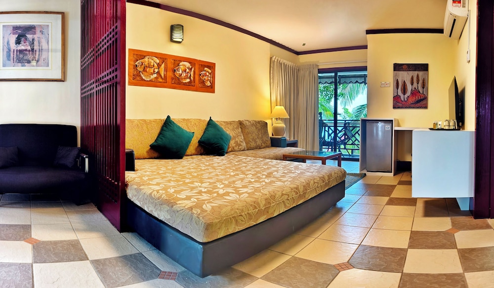 Deluxe, Suite, King Bed, Beach Front, Sofa