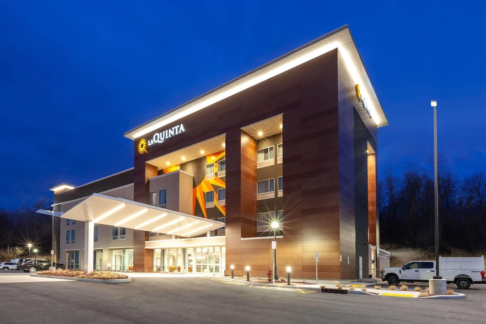 La Quinta Inn & Suites by Wyndham Middletown-Goshen 3/36