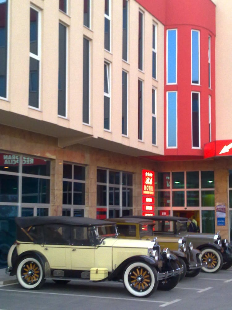 Bm International Hotel 35/38