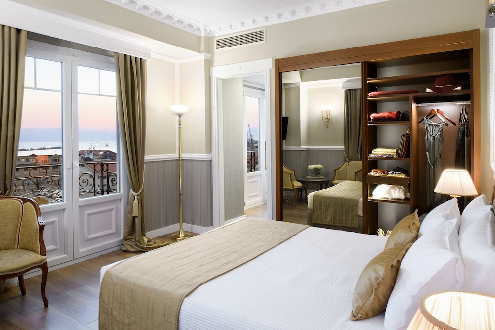 Mediterranean Palace Hotel 8/43