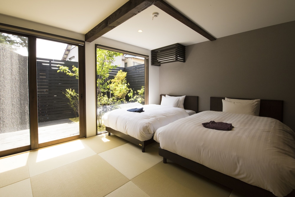 NIHON IRO [VR] 10/50