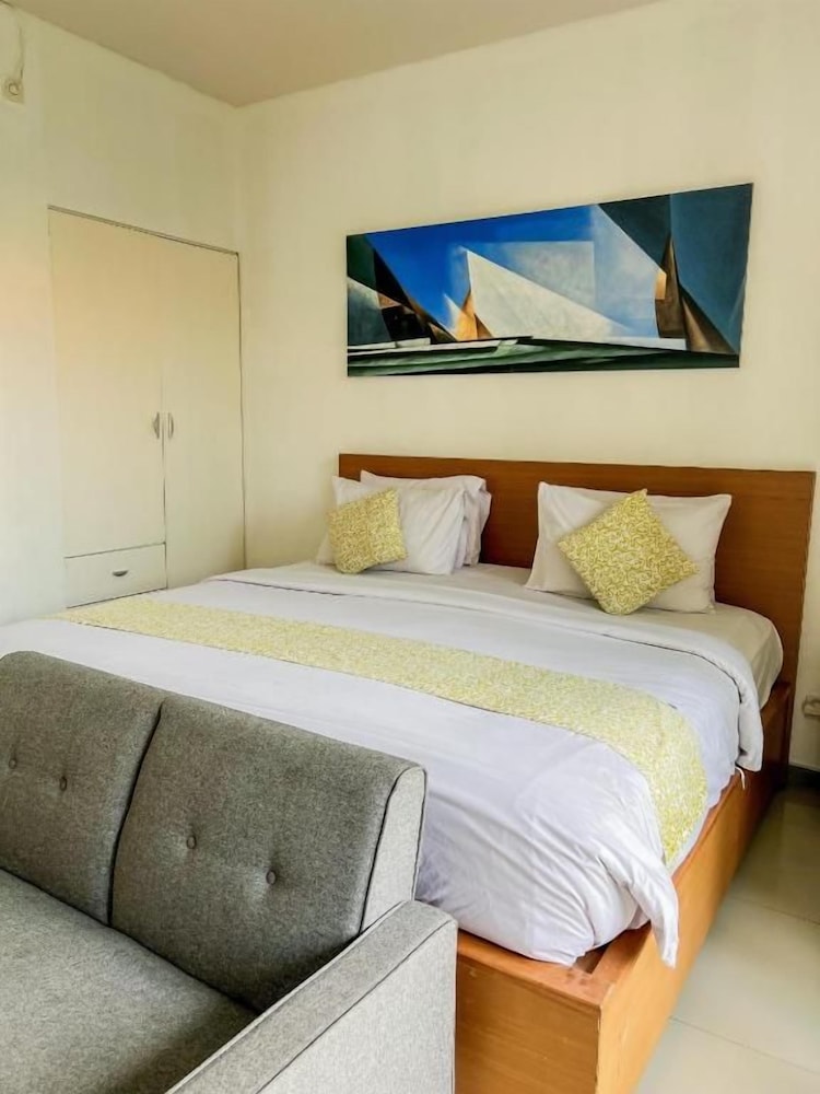 Apple Suite Apartment 11/56