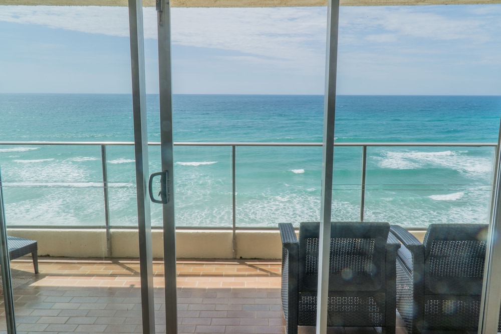 FORESHORE BEACHFRONT APARTMENTS 56/66