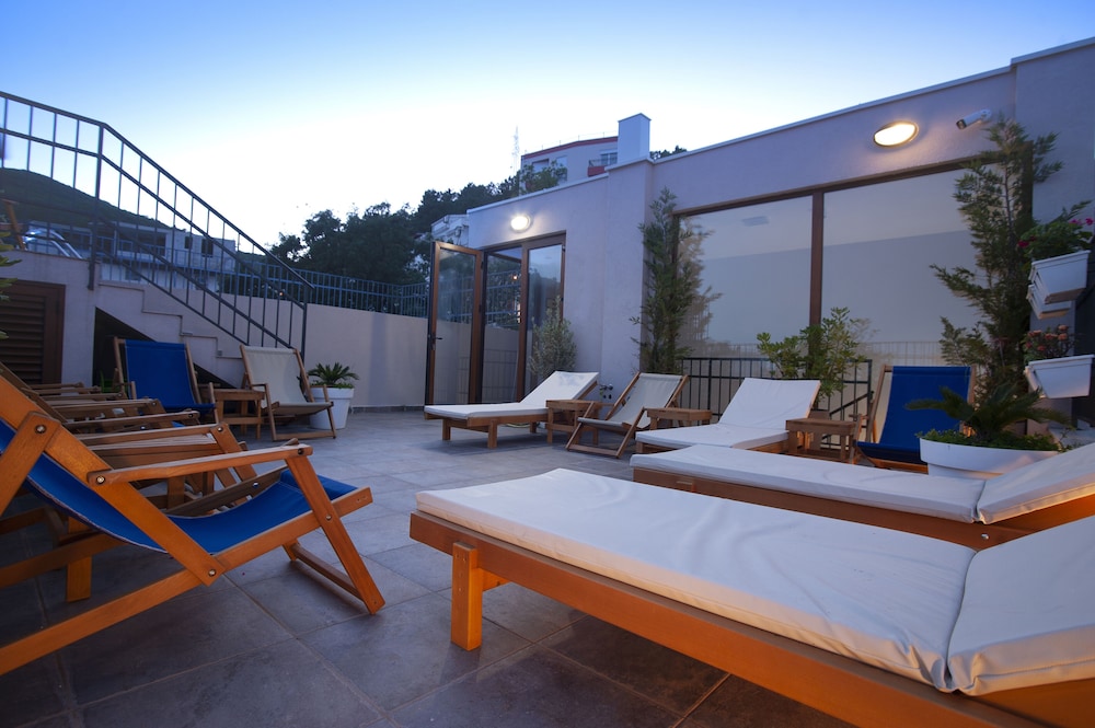 HOTEL TWELVE by Aycon 36/58