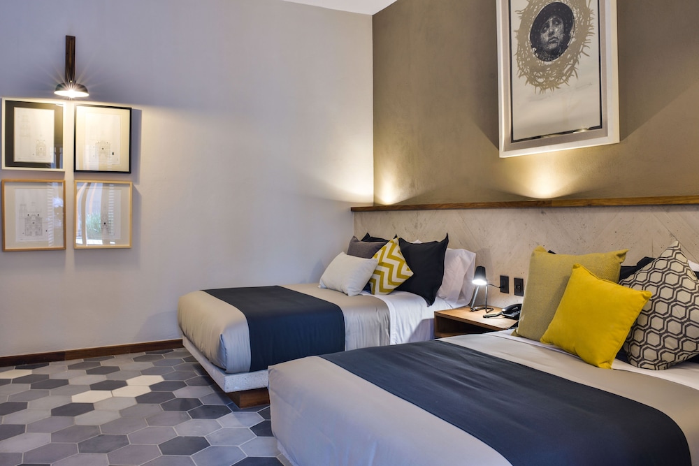 Criol Hotel 32/65