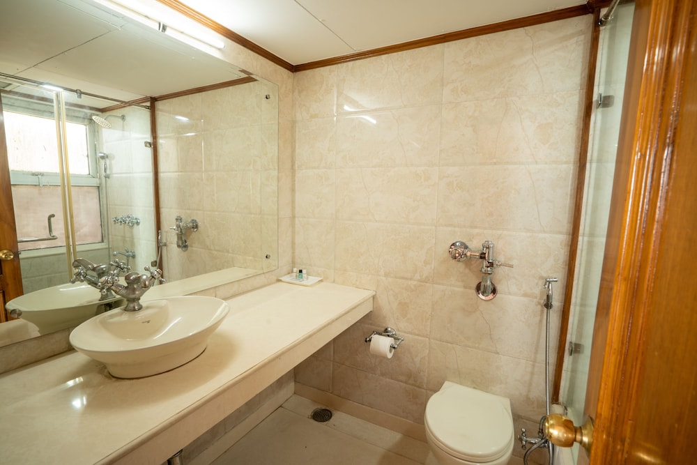Hotel Baljees Regency 32/33