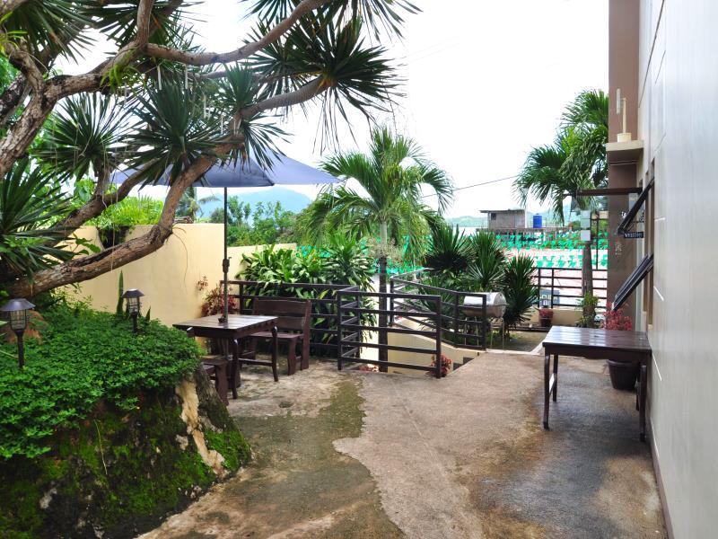 Coron Paradise Bed &amp; Breakfast 62/64
