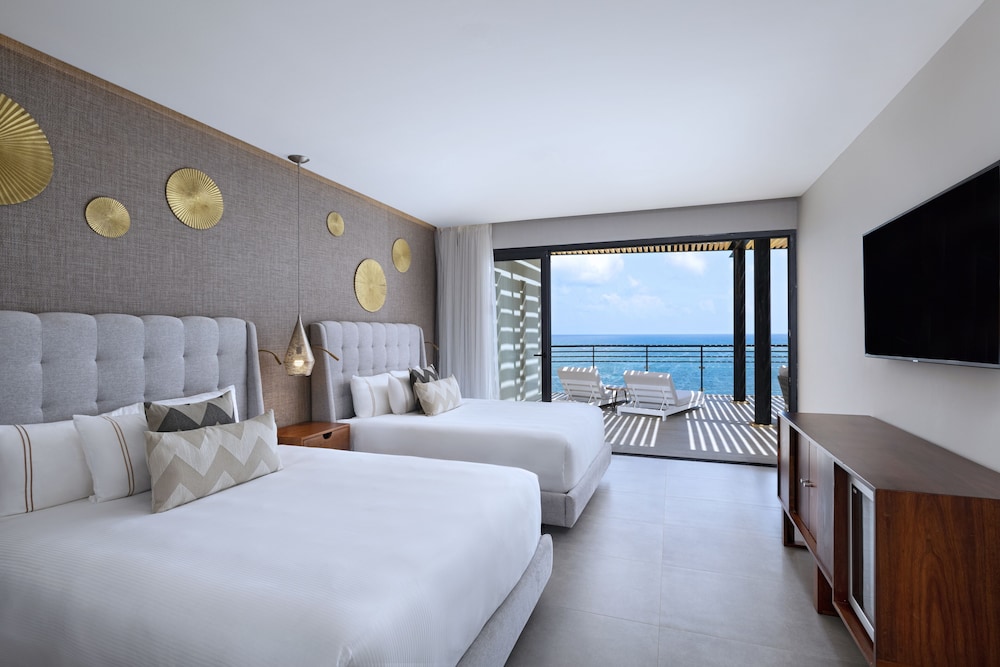 The Fives Oceanfront Puerto Morelos 14/71