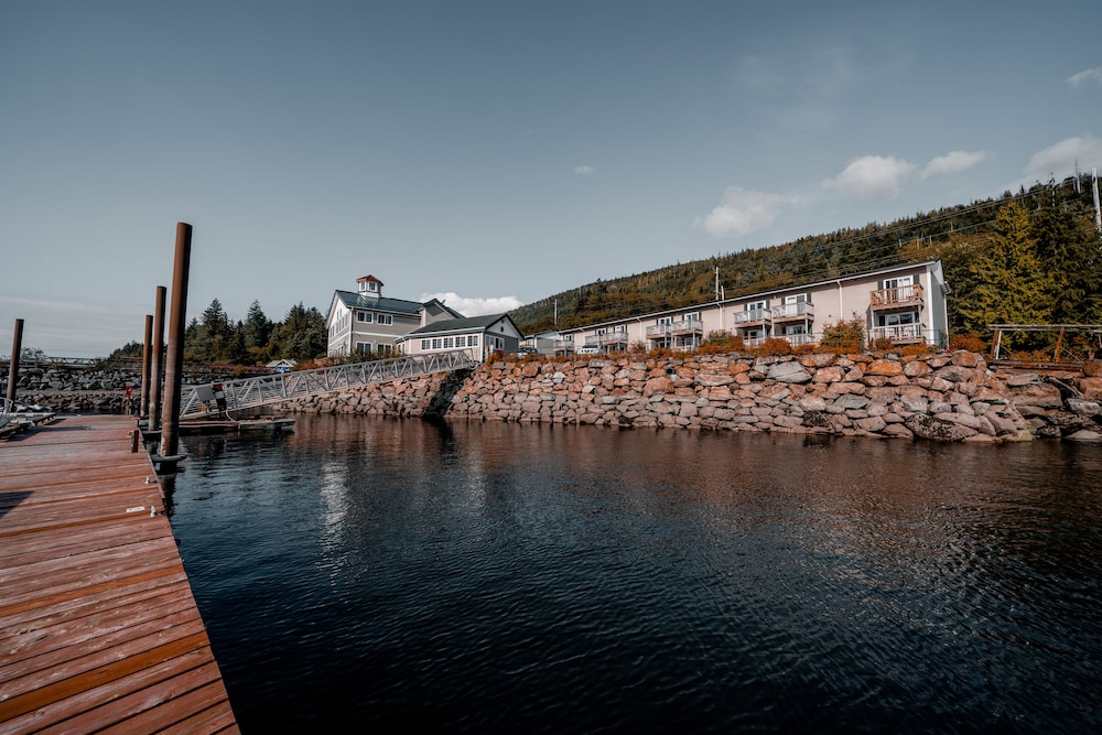 The Ketch Inn and Marina 31/65