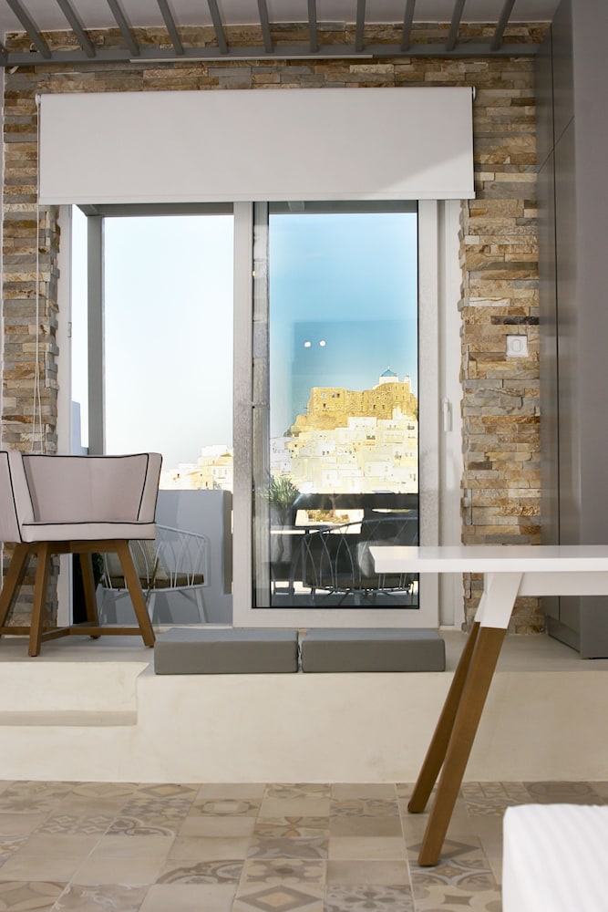 Anatoli Luxury Studios & Suites 30/50