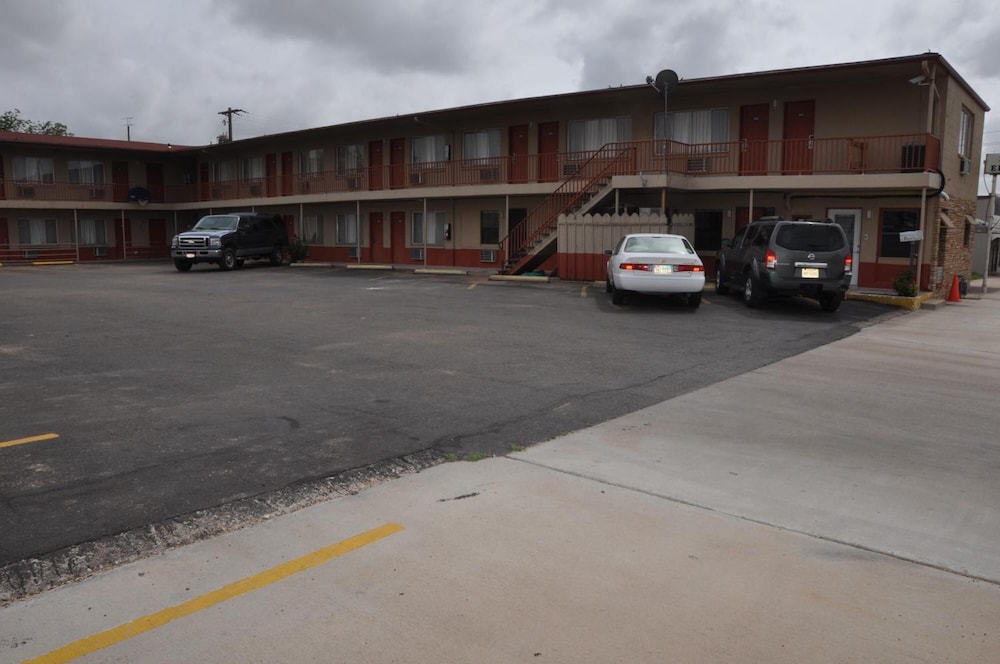 Budget Inn 30/38