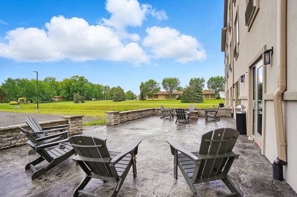 Cobblestone Hotel & Suites - Russells Point at Indian Lake 41/50