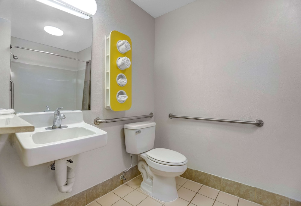 Motel6 Raleigh, NC - North 47/50