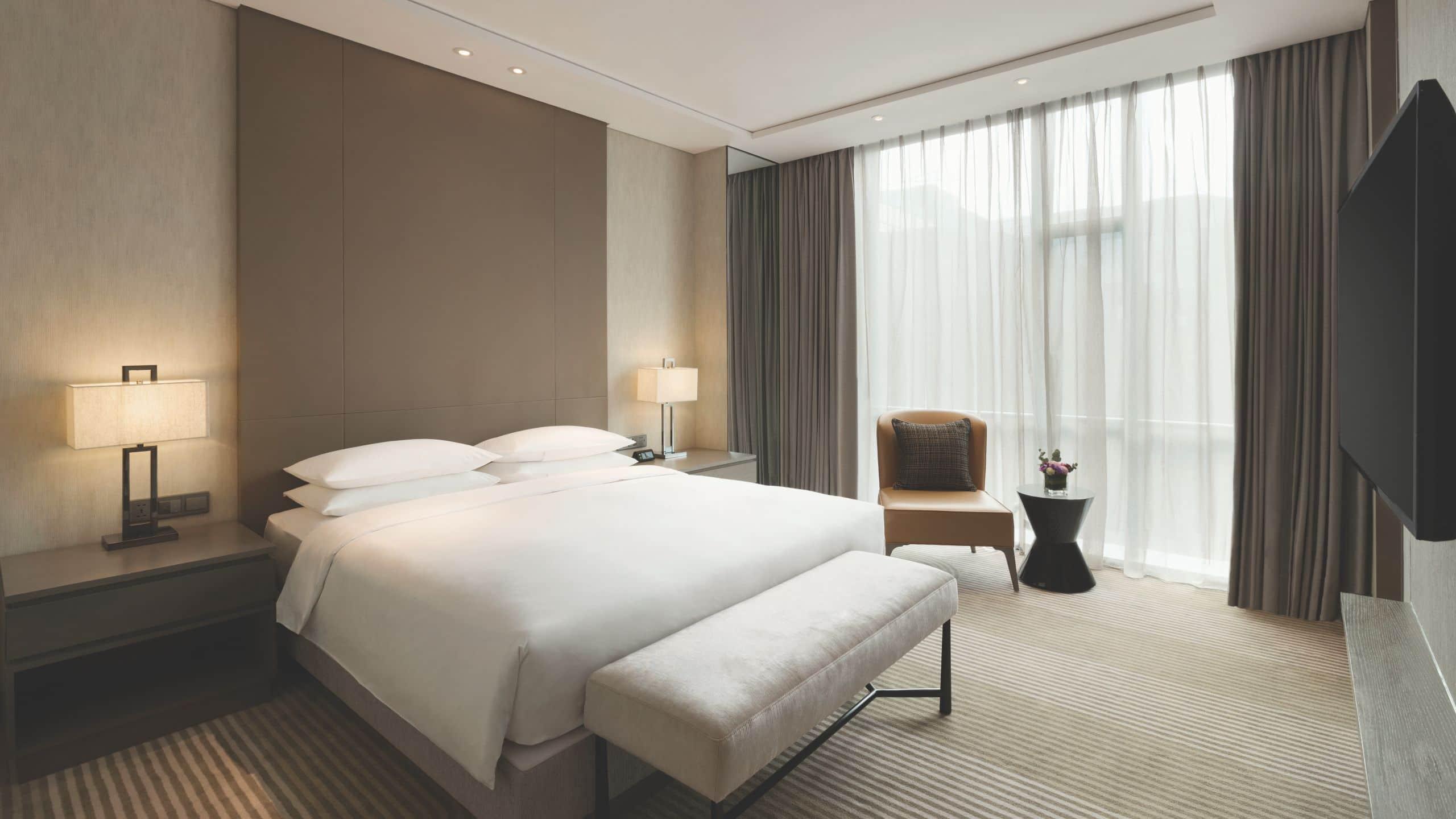 Suite, King Bed