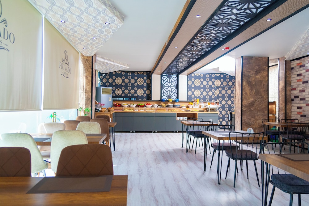 Privado Hotels 32/50
