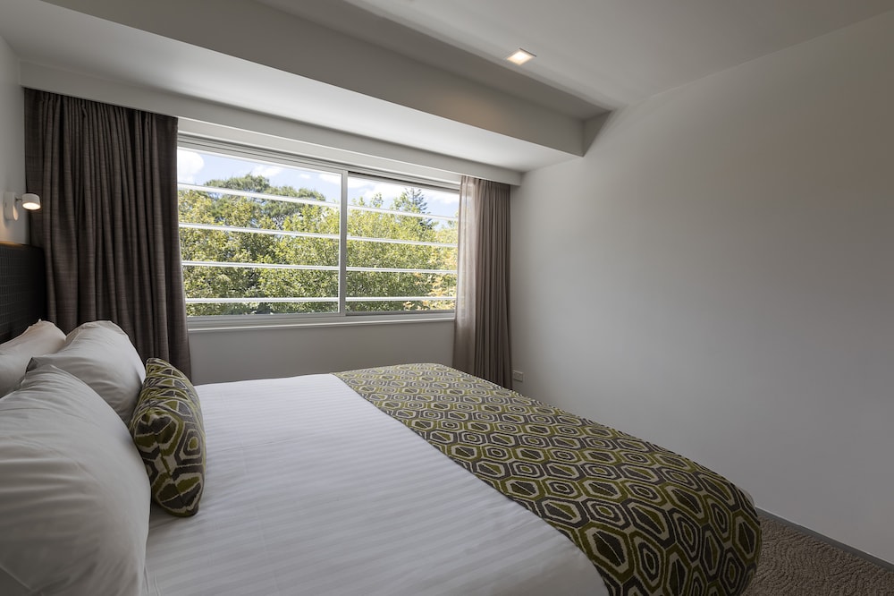 Quest Ponsonby 20/44
