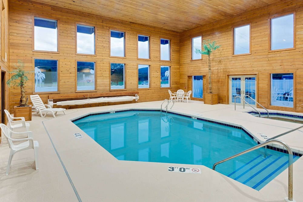Ramada by Wyndham Richland Center 5/52