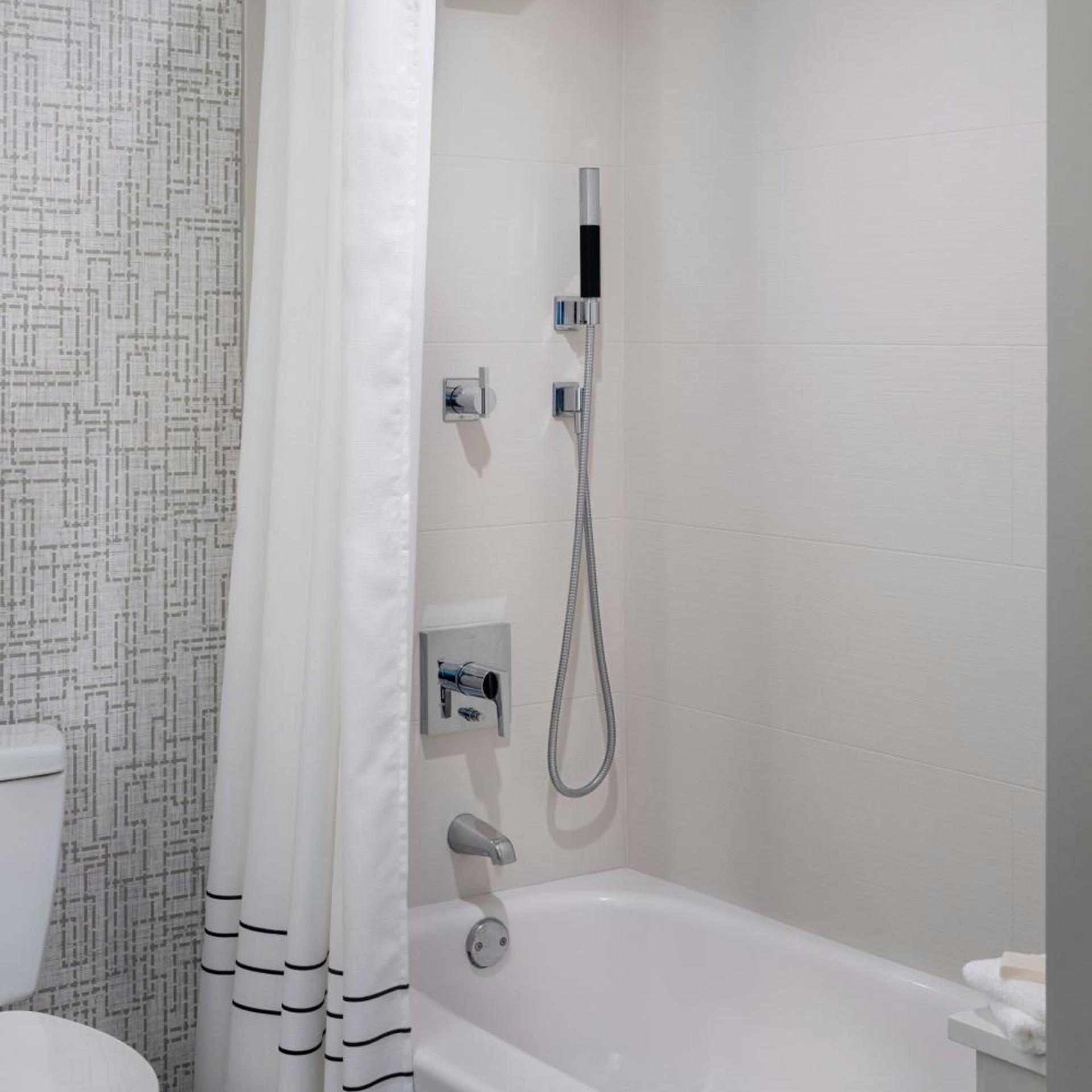 Guest Room, King Bed, Concierge Level، Marriott St Petersburg Clearwater 7/10
