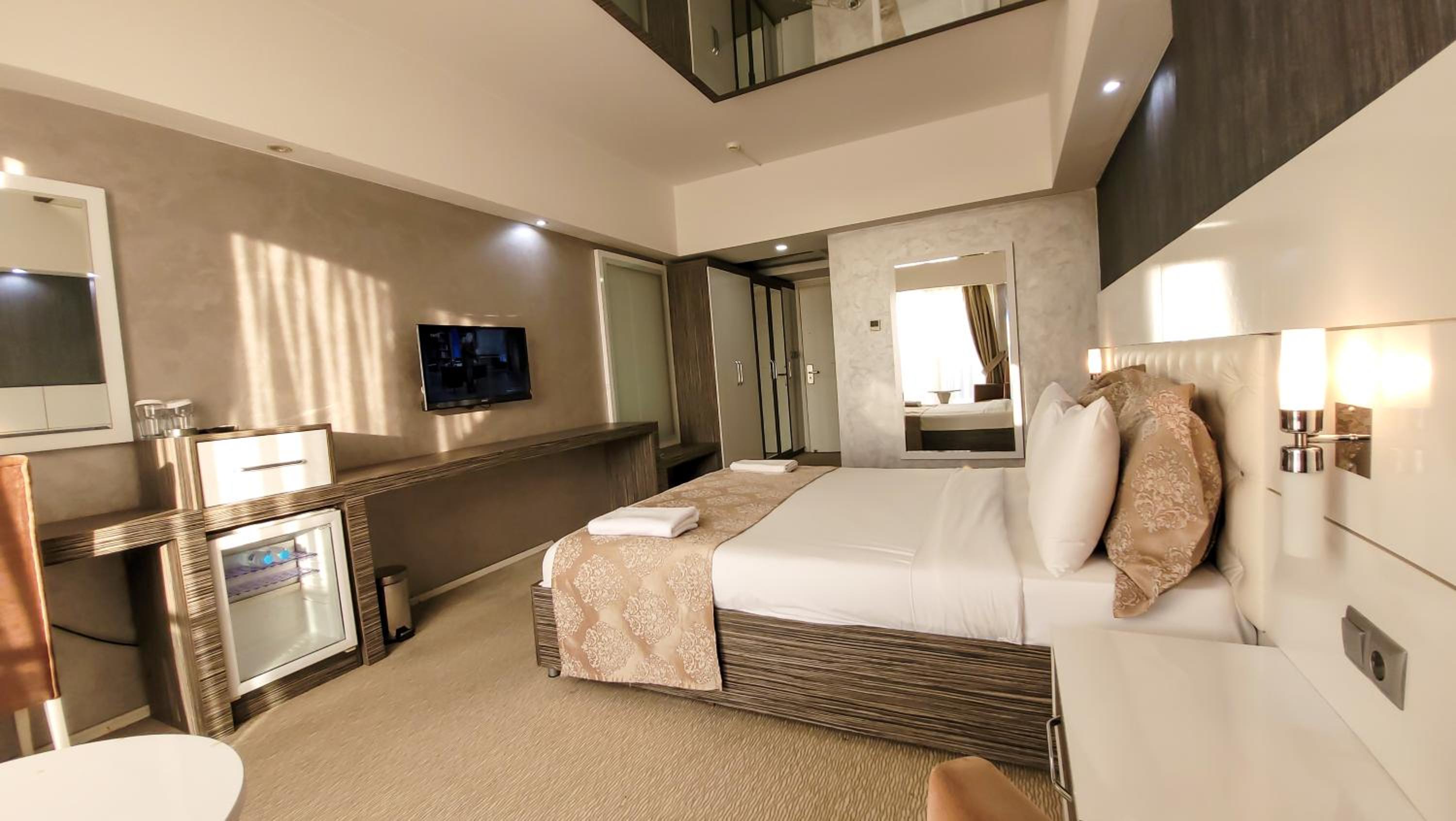 جناح سوبيريور، MOX Hotel 7/10