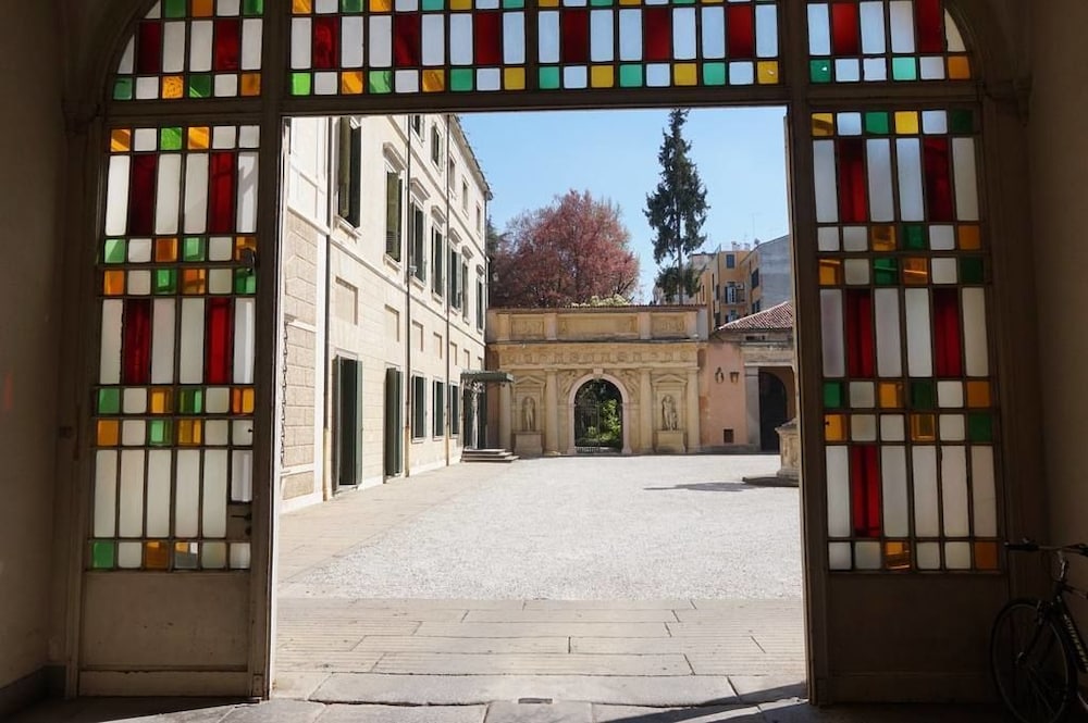 Palazzo Mantua Benavides 27/34