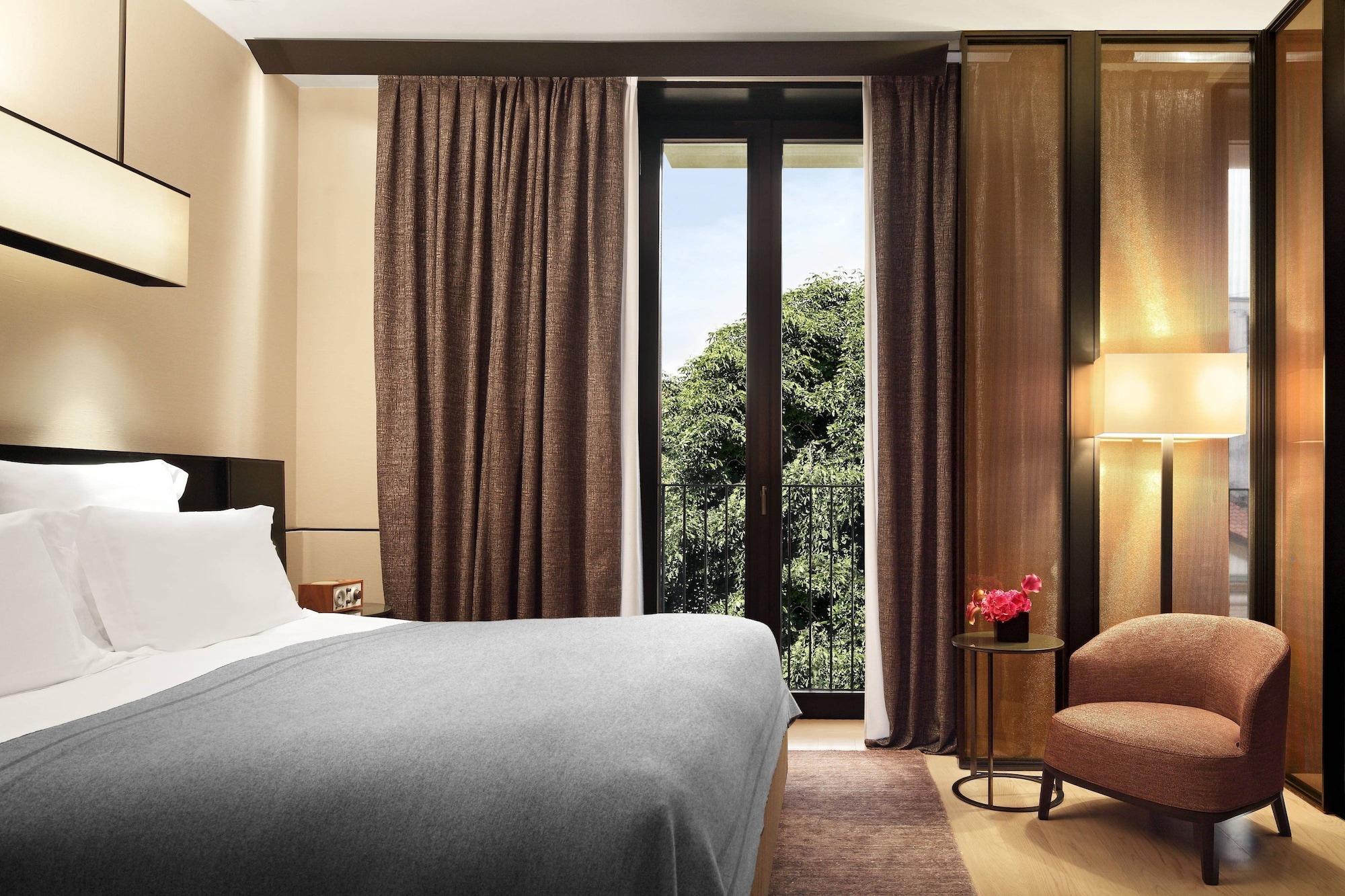 جناح سوبيريور بسرير كينج بإطلالة على الحديقة بغرفة نوم واحدة، Bulgari Hotel Milano 6/10
