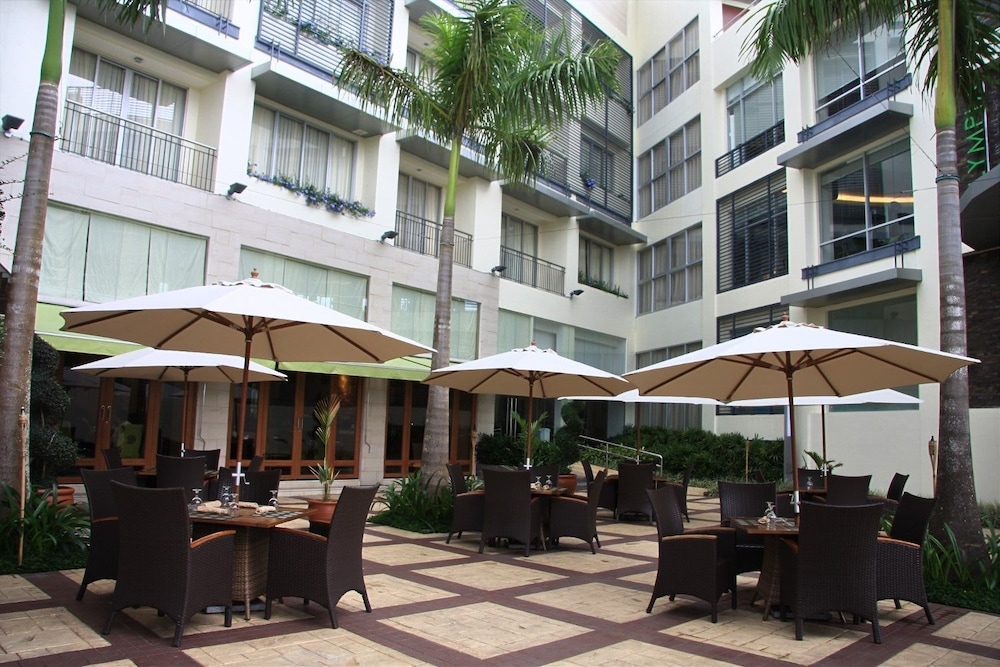 The Avenue Plaza Hotel 63/68