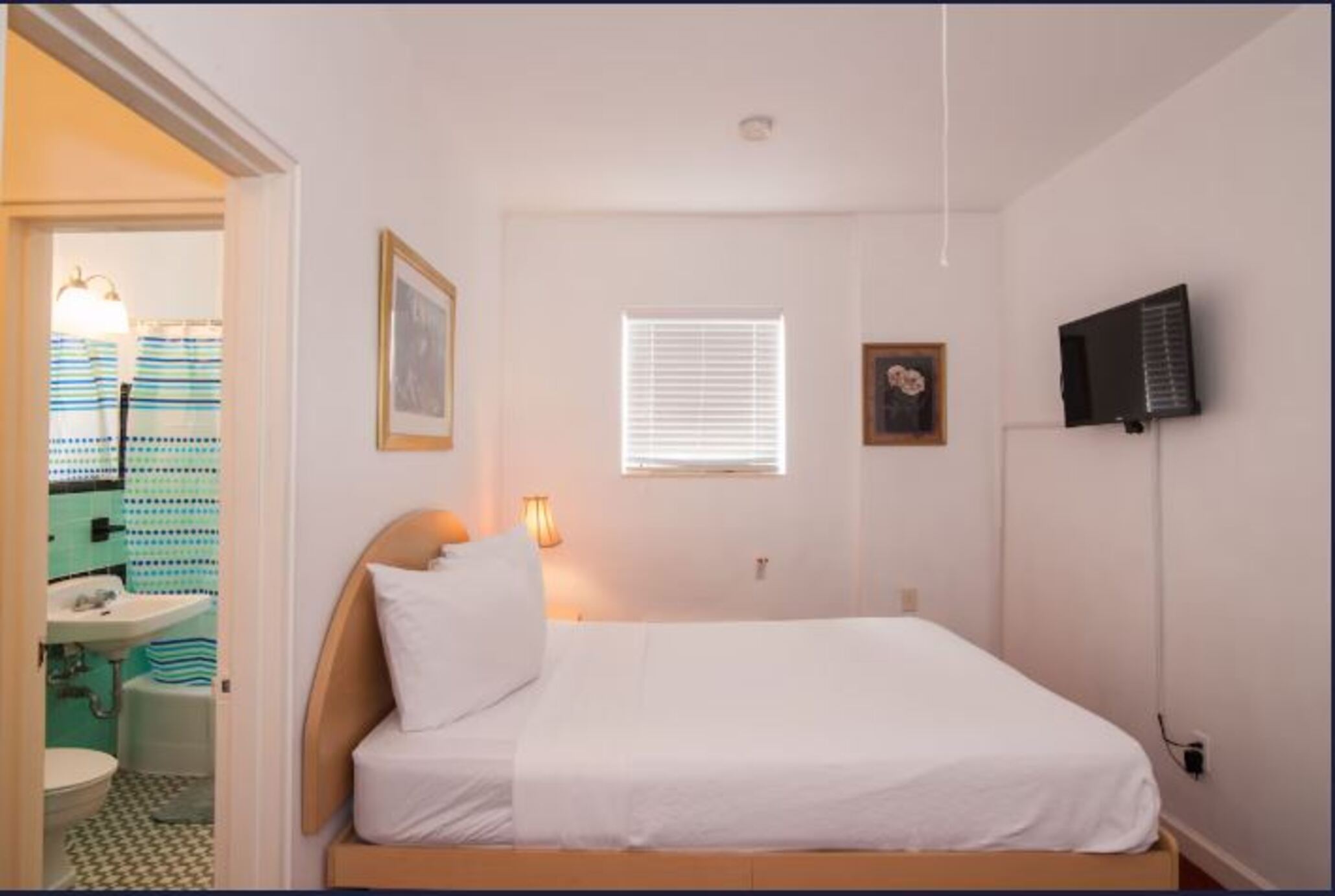 STANDARD, QUEEN BED