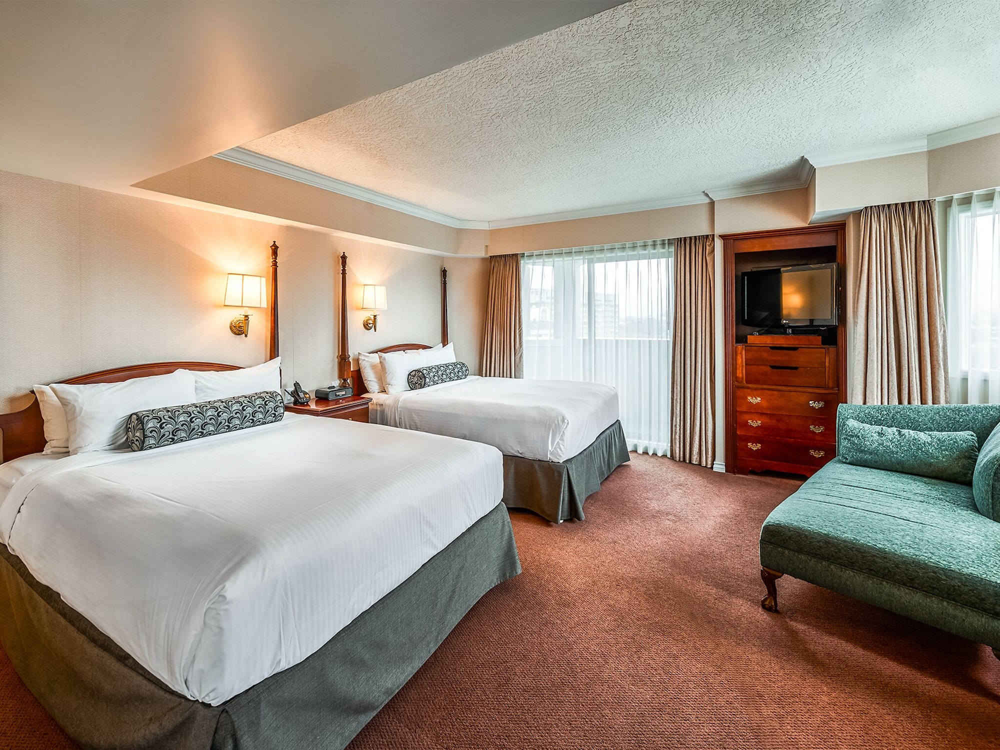 Suite, 2 Queen Beds, City View