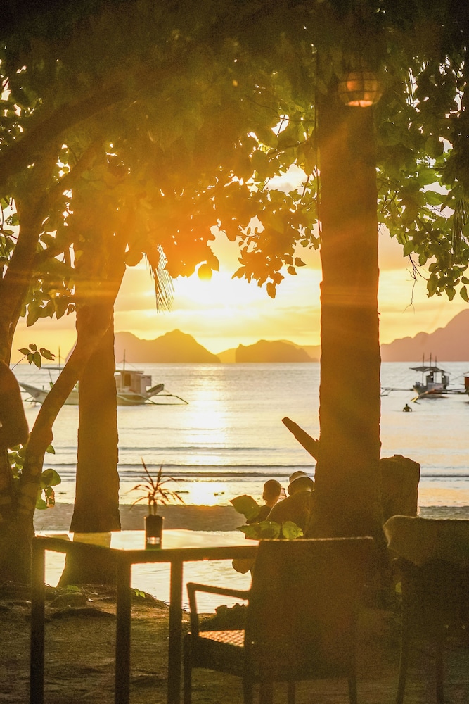 El Nido Mahogany Beach 61/70