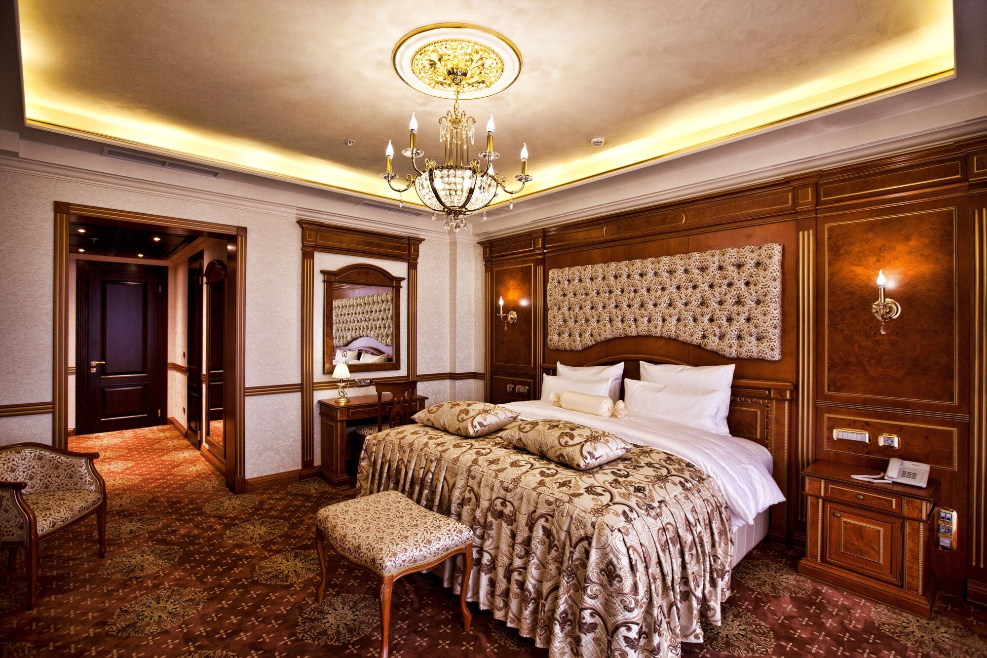 SUPERIOR, SUITE