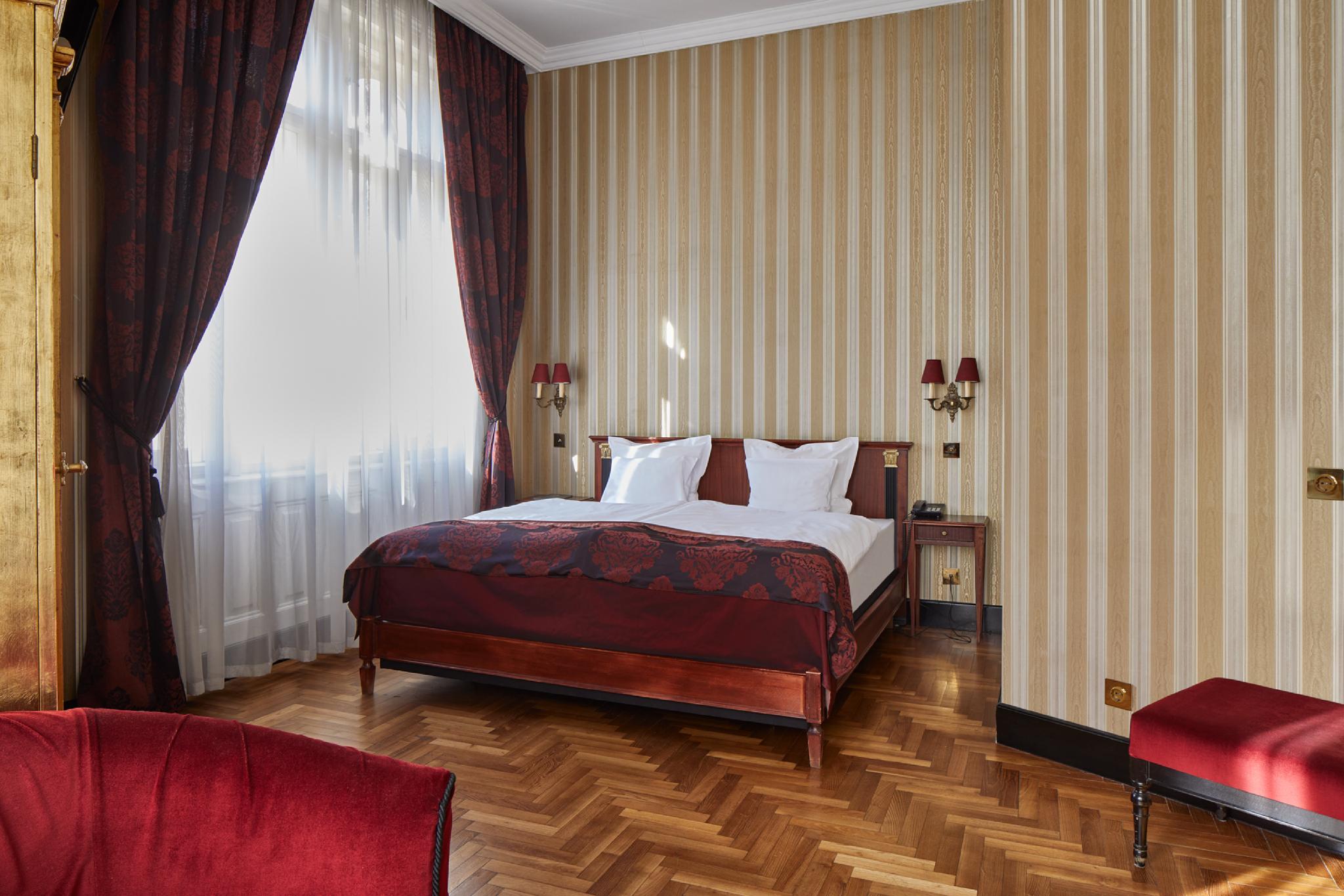 Boutique, King Bed