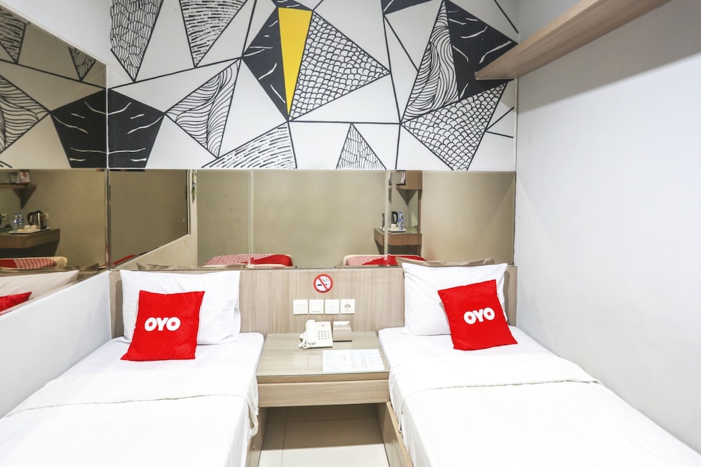 OYO 90056 Wisma Kebon Kacang 9 13/20