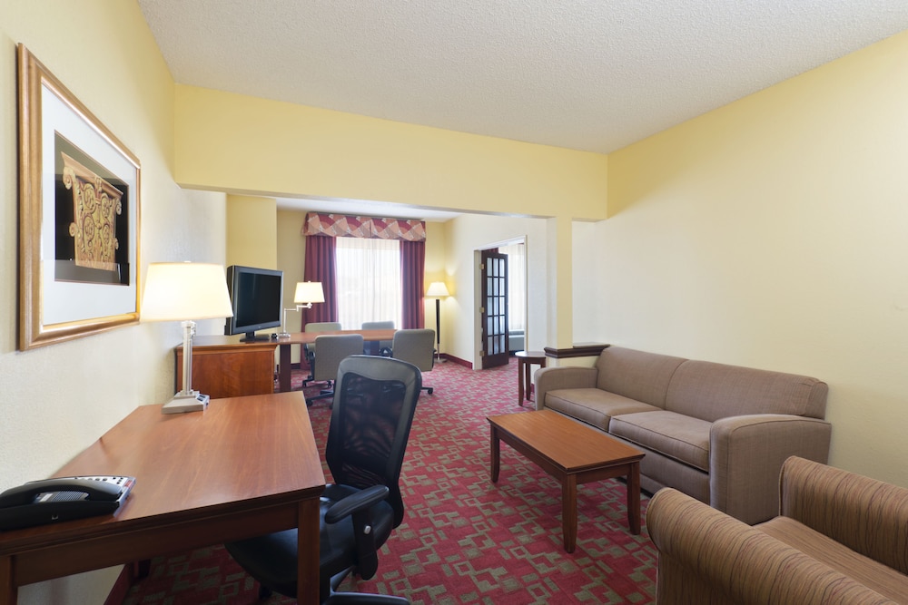 Holiday Inn Express Hotel And Suites Little Rock West 26/49