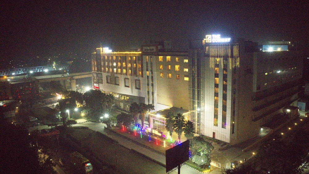 The Conway, Meerut 3/50