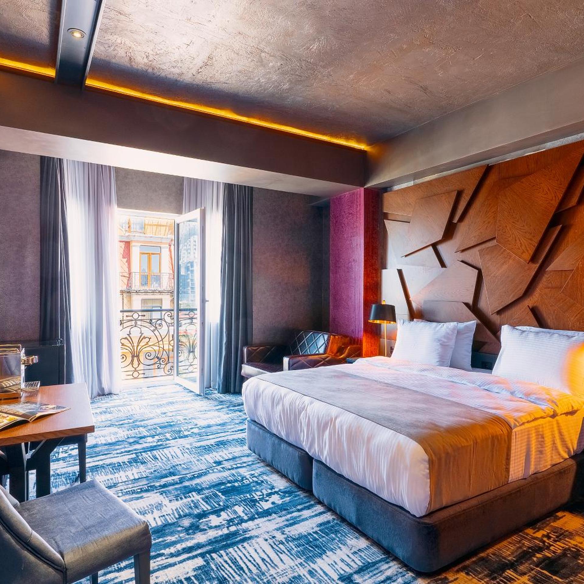 Deluxe, Double Bed, Lateral Side Sea View