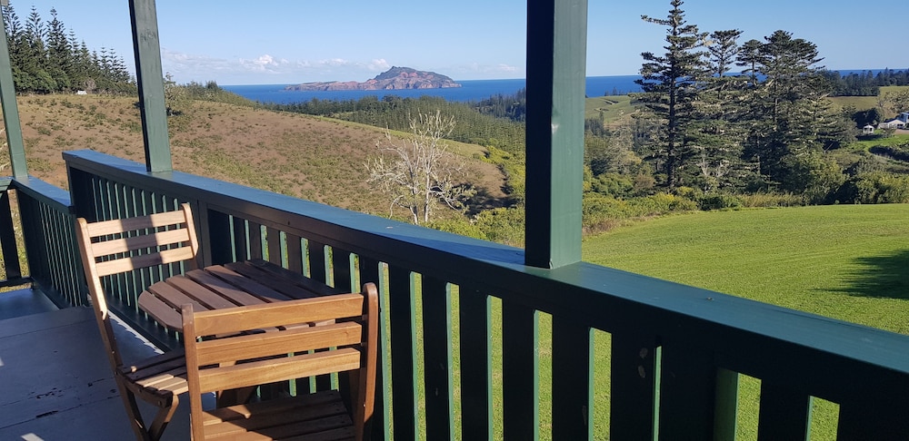 Seaview Norfolk Island 33/50