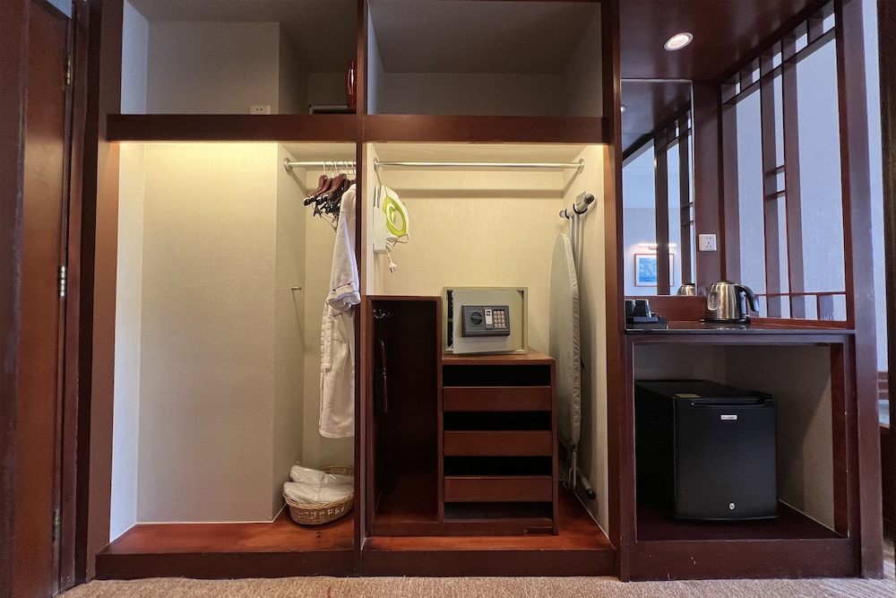 Baolong Hotel Shanghai 26/46