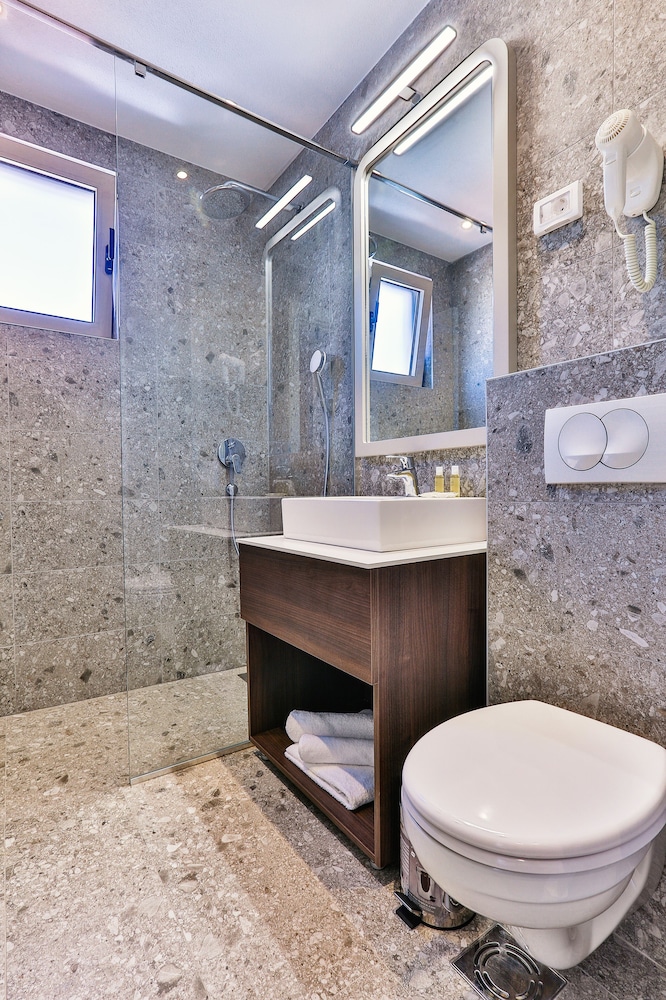 Bono Hotel 57/61