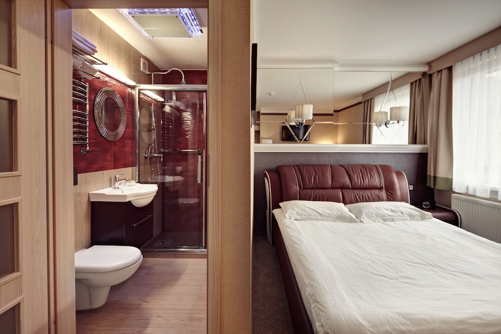 M Hotel Sosnowiec 42/43