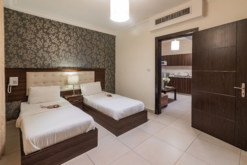 Lancaster Hotel Apartments-Gardens 12/47