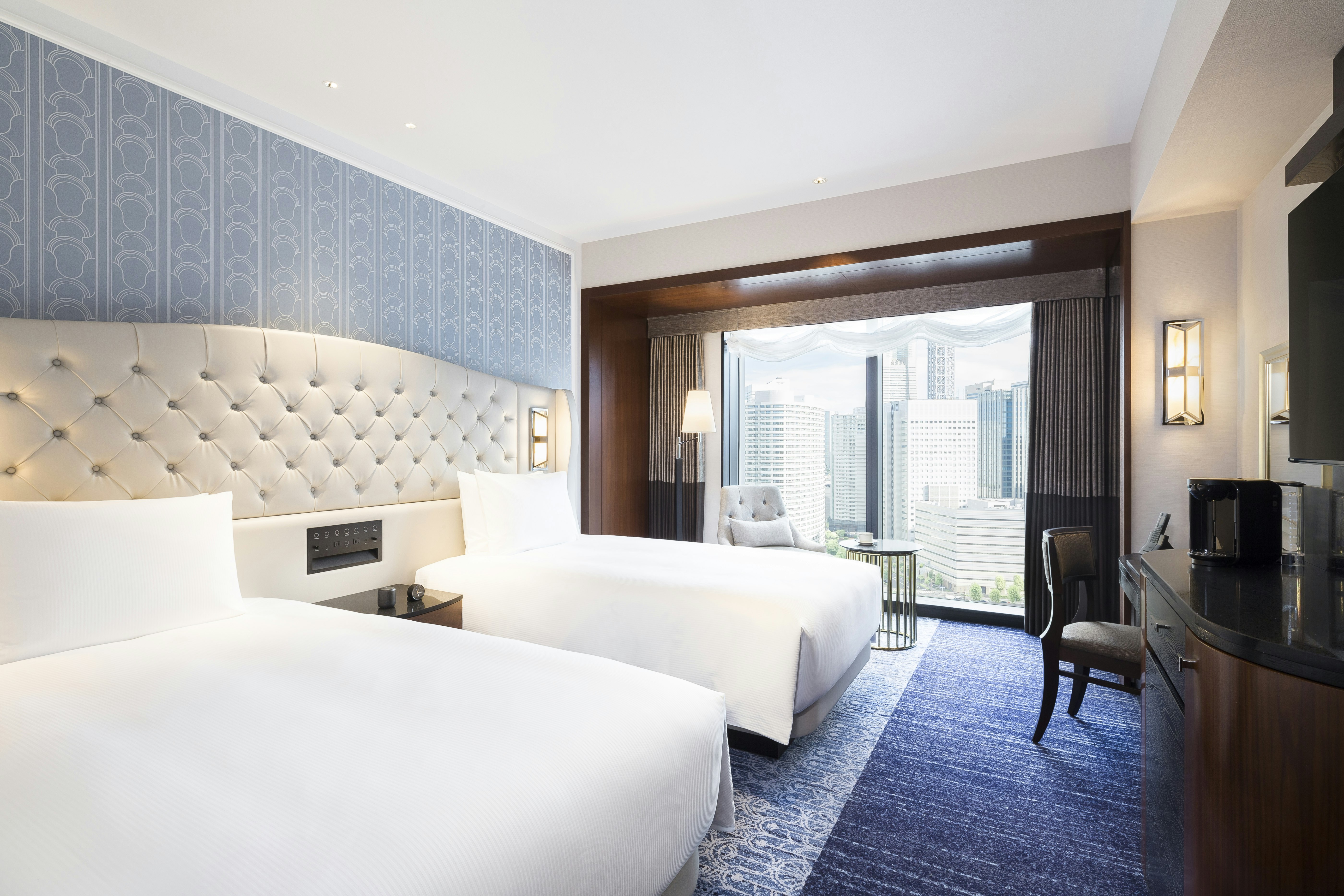 DELUXE, TWIN BEDS, HIGH FLOOR