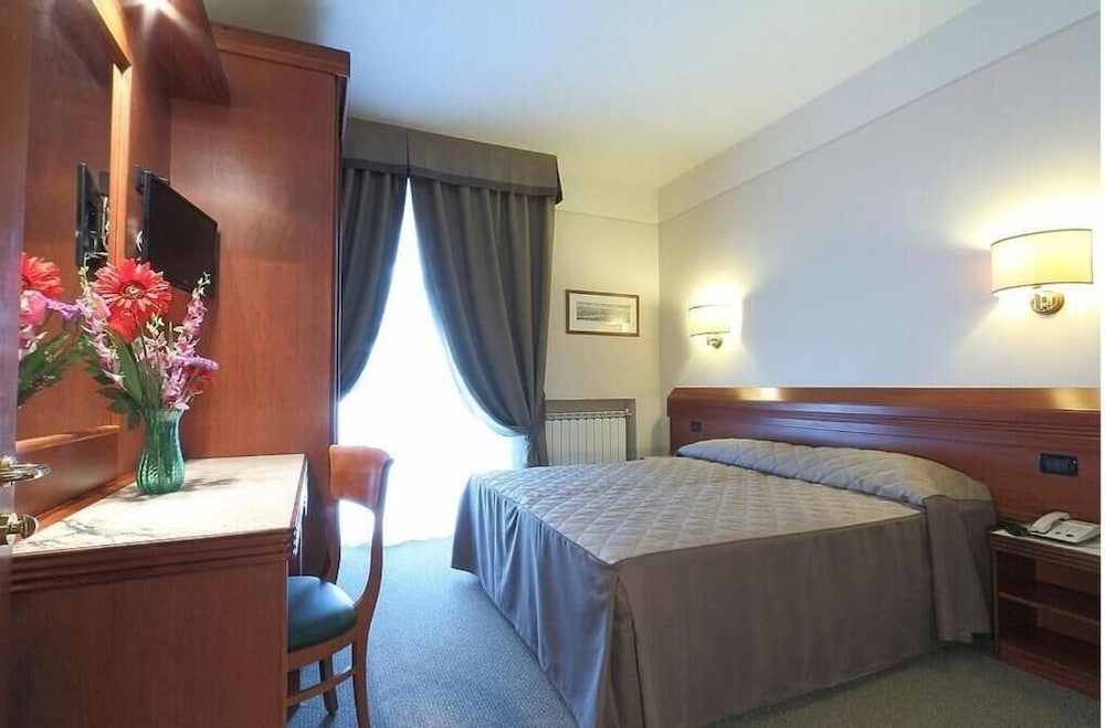 Arcadia Hotel 26/48