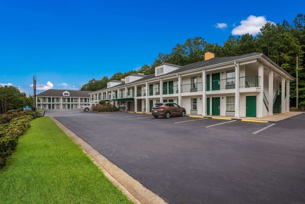Quality Inn & Suites Greensboro near Lake Oconee 1/36