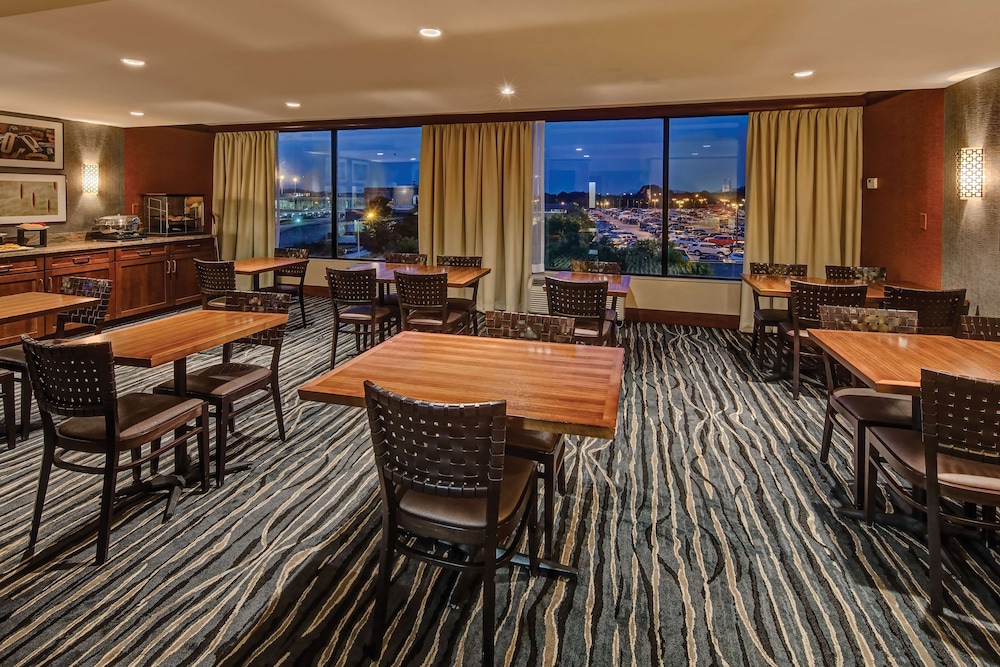 Hilton Knoxville Airport 57/81