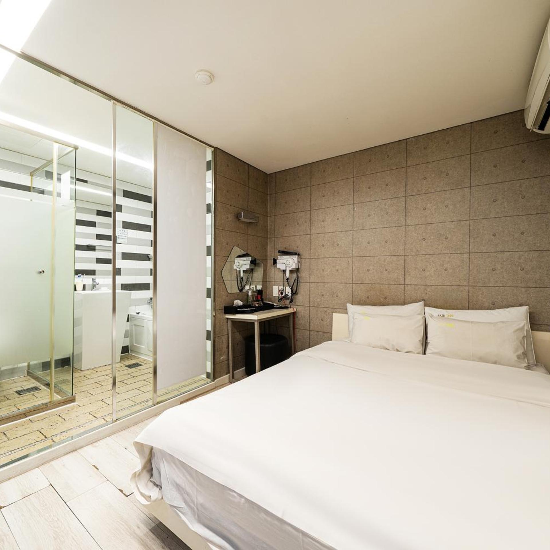 In Hotel Seoul 9/15