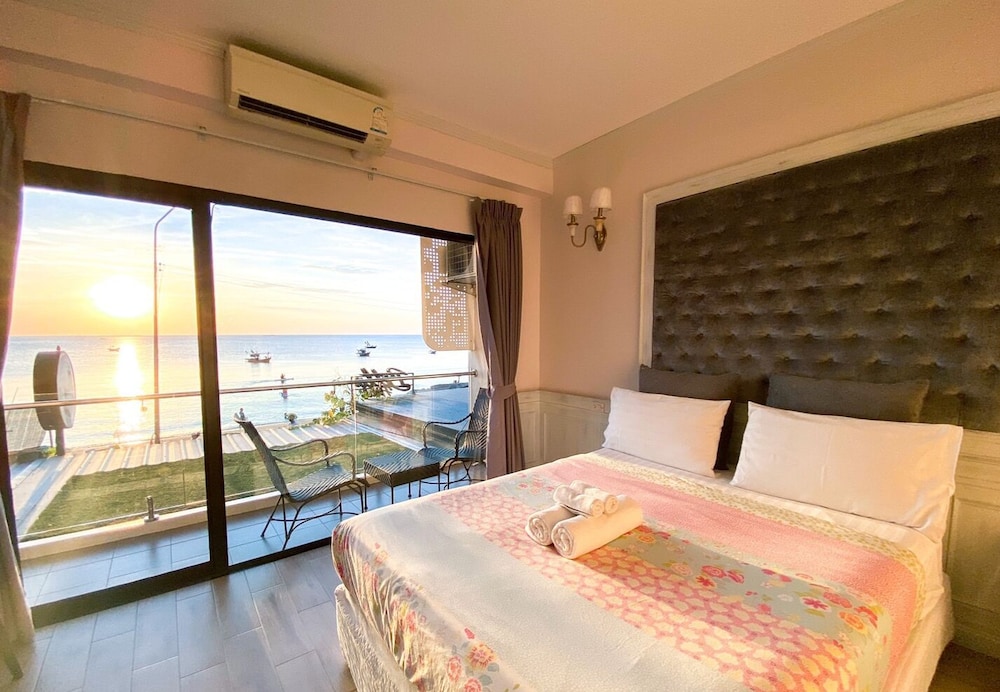 room, sea view
